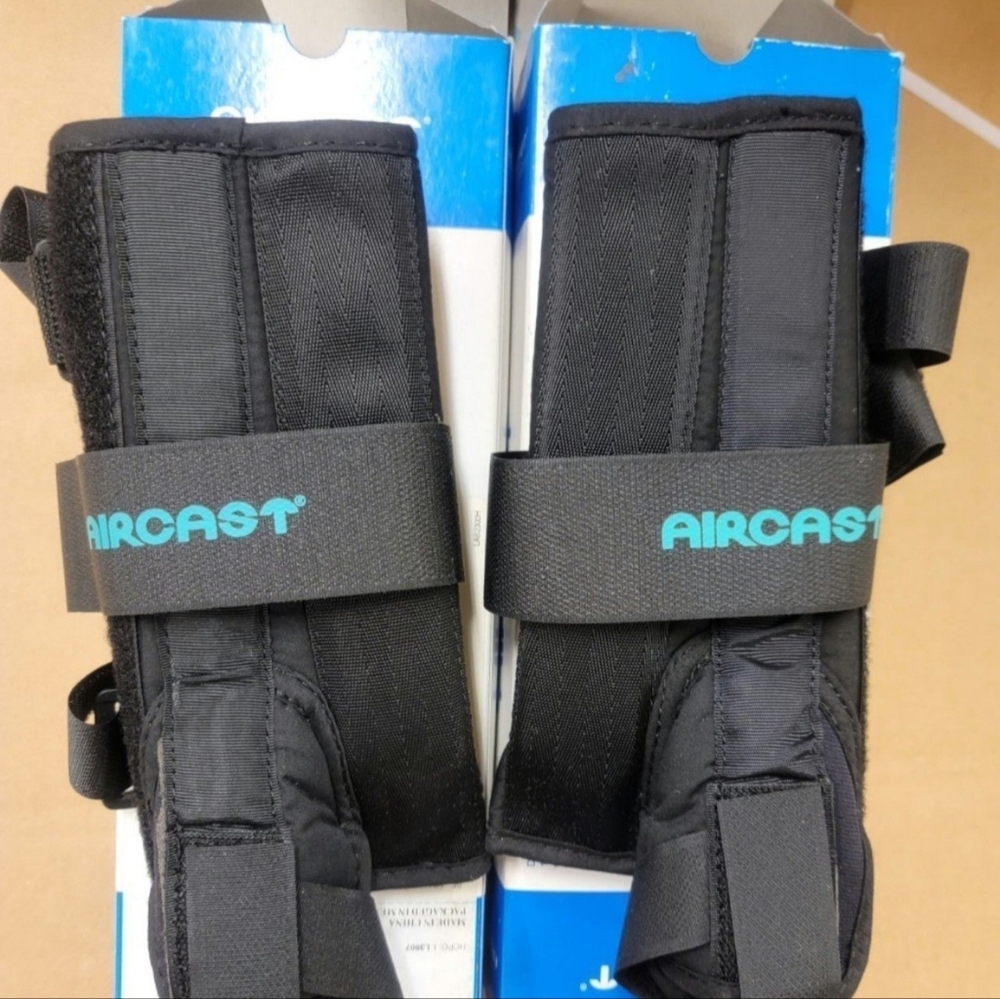 Aircast A2 wrist braces with thumb spica medium Left and Right